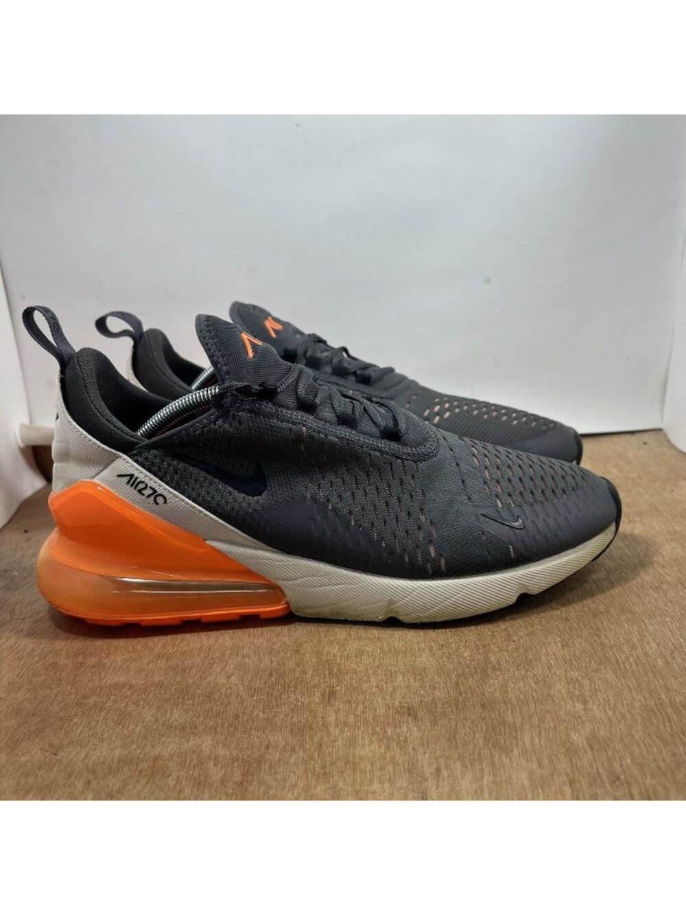 Nike Air Max 270 Men Size 11.5 Thunder Grey Total Orange AH8050-024 Sneaker